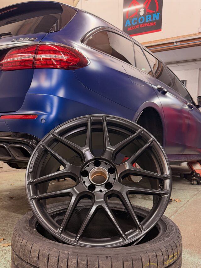 Absolutely stunning repair this week at the Wimborne workshop 🤤🙌🏻 a matte black alloy for this incredible looking matte blue Mercedes-AMG E63 S 💙🖤

The customer went for a full black finish rather than the diamond cut rim and the results were phenomenal 👌🏻 

#acornalloyrepairs #alloywheelrepairpoole #alloywheelrepairyeovil #alloywheelrefurbishment #alloywheelrepairspecialists